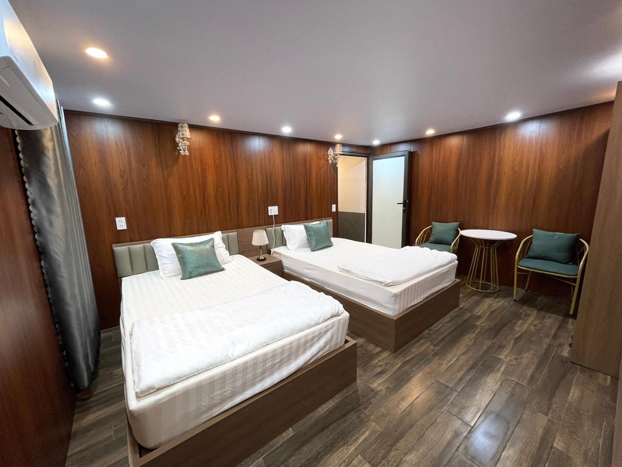 Odyssey Hostel, Tours & Motorbikes Rental Ha Giang Exterior photo