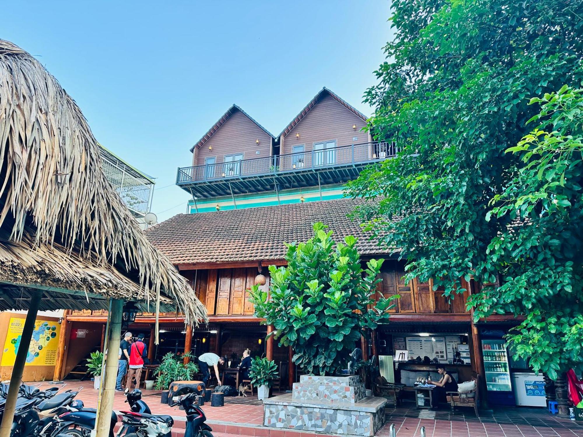 Odyssey Hostel, Tours & Motorbikes Rental Ha Giang Exterior photo